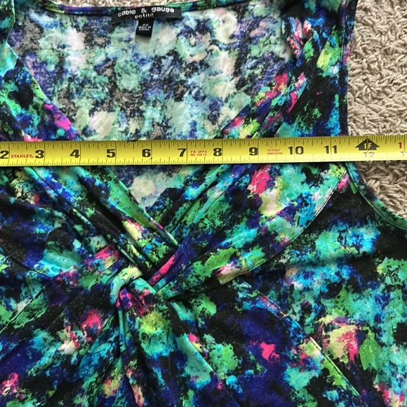 Beautiful multi colored Top - Picture 6 of 8